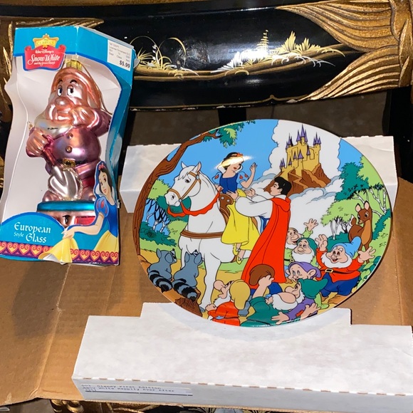 Snow White and the Seven Dwarfs Decorative Plate and Sneezy...